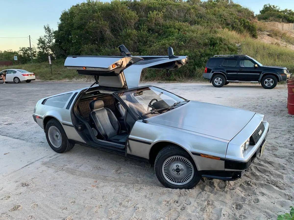 有传言说在破产之前,约翰·德劳瑞恩还曾努力筹措资金挽回败局.