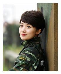 央视军事报道四大美女新闻主播唯一穿军装播报