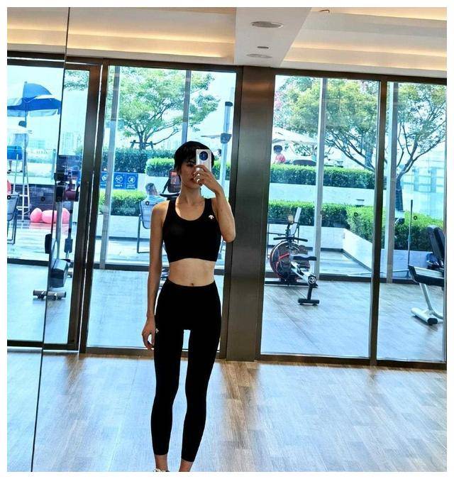 冰冰一角由丁一一扮演,身材火辣,颜值逆天,这或许是她最大的亮点.