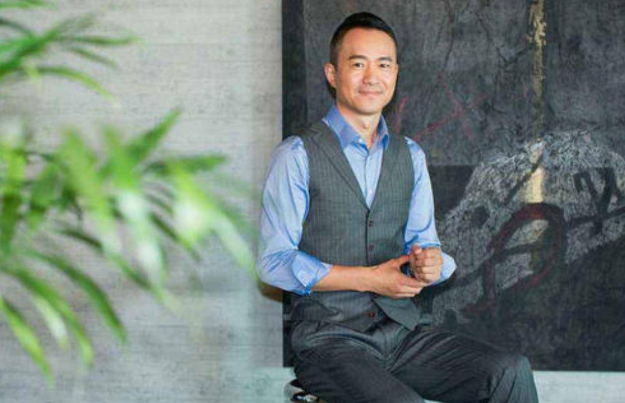 原创从央视名嘴沦为阶下囚殴打司机的邱启明他的现状如何