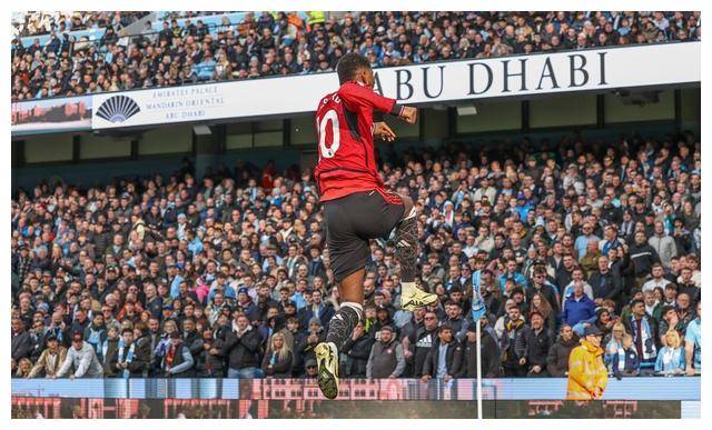 原创不只滕哈赫球员们对拉什福德夜店事件缺席表示失望邮报报道