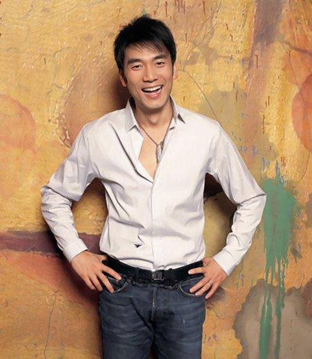 原创靠两任妻子捞金如今身价过亿郎朗为他开车门直呼张国立名字