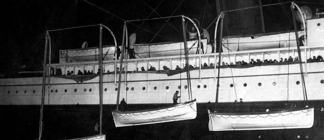 六名华人凭智慧获救,却没躲过英美的肆意抹黑_救生艇_船舱_三等舱