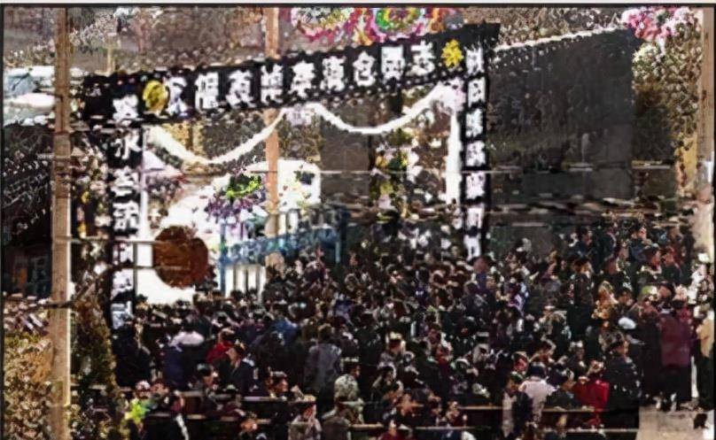 怀恨在心的冯引亮于是在春节前十天冲到李海仓办公室,一枪结束了他的