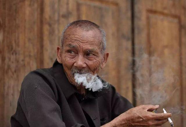 原创65岁老人强行戒烟结果是什么60岁以后还有必要戒烟吗