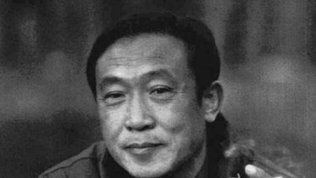 这个毒枭名叫坤沙,中文名叫做张奇夫,他的父亲是一个中国人,母亲则是