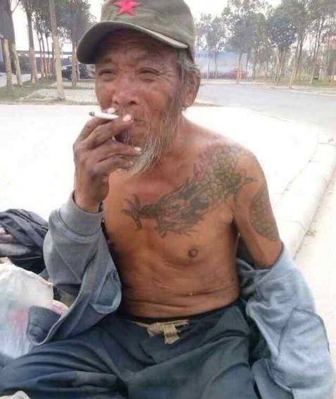 原创乔四曾经的金牌打手风光无限晚年却流落街头靠捡垃圾为生
