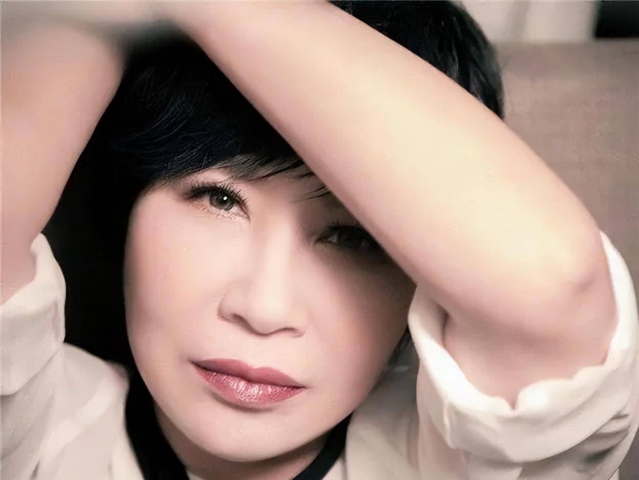 捧红萧煌奇,一首歌红了13年,她的人生没那么简单_黄小琥_女儿_音乐