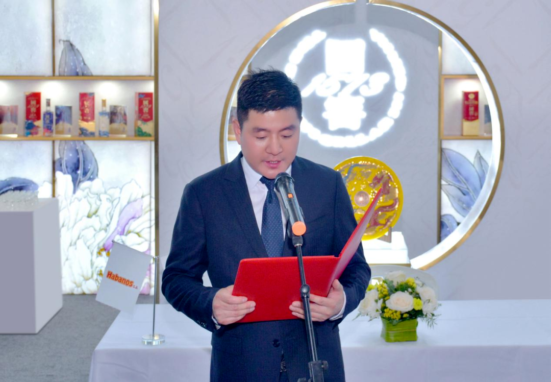 原创中国白酒与古巴雪茄是完美搭配浓香鼻祖泸州老窖加速出海