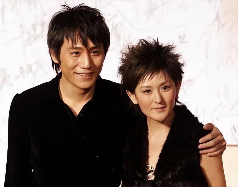 在外界看来,刘烨无疑是一个"好演员","好丈夫","好父亲".