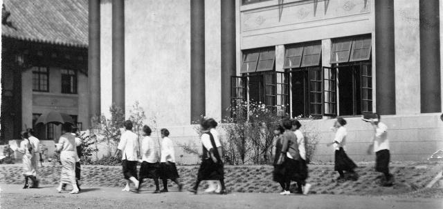 原创民国时期的大学生是怎样的中国第一所女子大学的学生告诉你