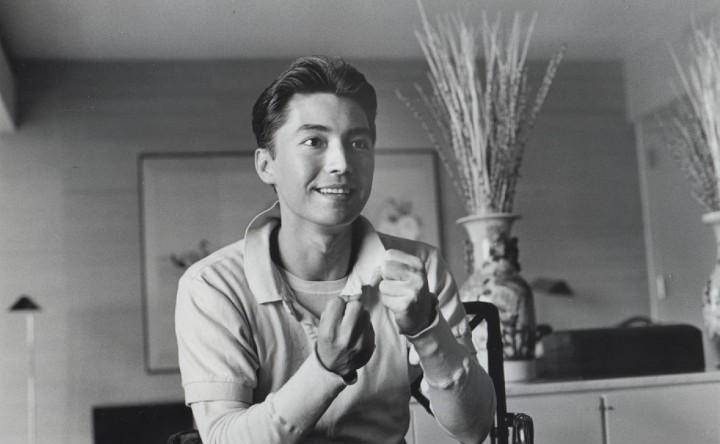 原创亚洲第一美男尊龙因为一只狗被张国荣抢戏为陈冲孤独一生