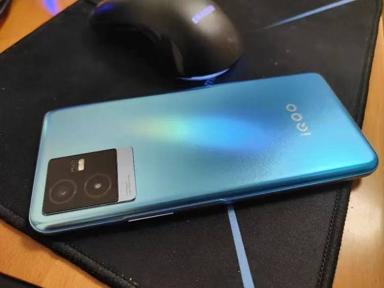 第二款推荐的是vivo iqoo z6x,同样拥有6000mah的大电池,续航表现出色