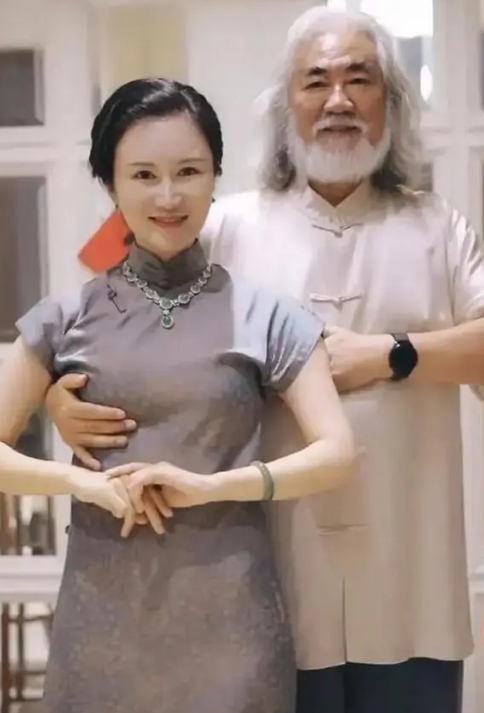 原创72岁张纪中再当爹妻子杜星霖回应引热议爱情的力量果然无法阻挡