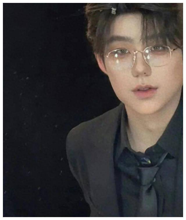 女人拿大锤改造毛坯房李诞李现成焦点闹剧停了