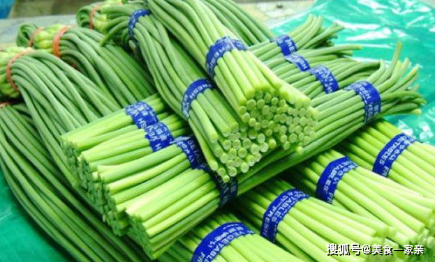 蒜苔千万别直接下锅炒,30年大厨:学会这3个小秘诀,更香更嫩_蒜薹_处理