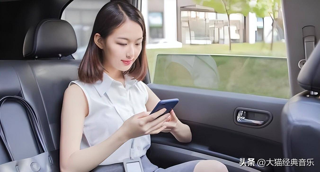 女同事搭我车回家,服务区吃饭她要求aa制,返程时我给她上了一课_李轩