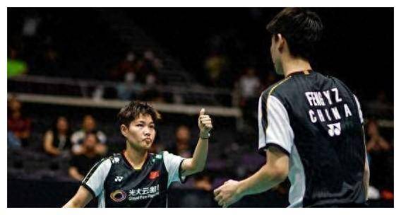 浩和郑那银,成功复仇了年初国外羽毛球公开赛super750中的八强失利