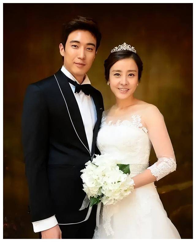 韩国女星离婚后与前夫同游卓在勋盛赞她如王祖贤感动万人