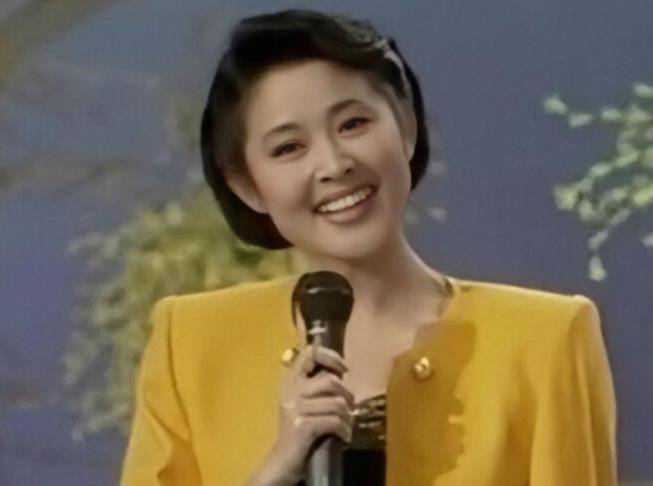 倾城,老了却胖成"土肥圆",这6位发福的女星好可惜_倪萍_蒋欣_王茜华