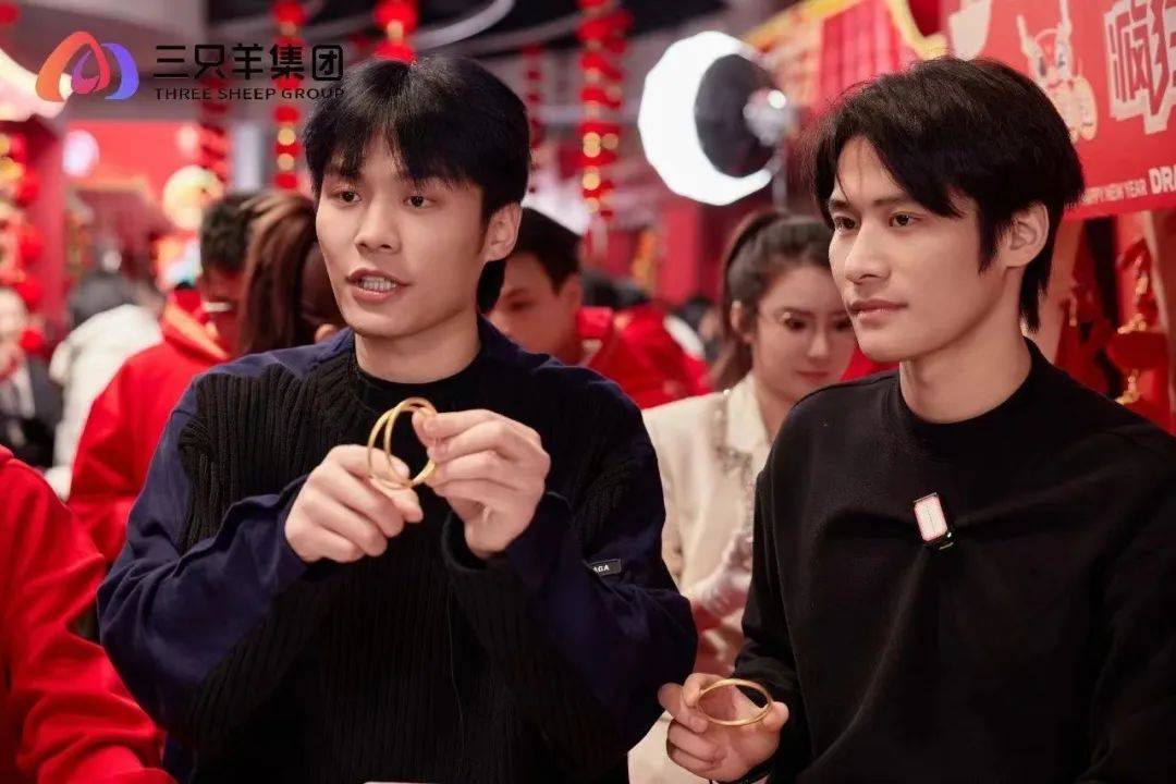 据赵灿透露,在电音节本身之外,小杨哥和vac其实还有更多产业上的考量