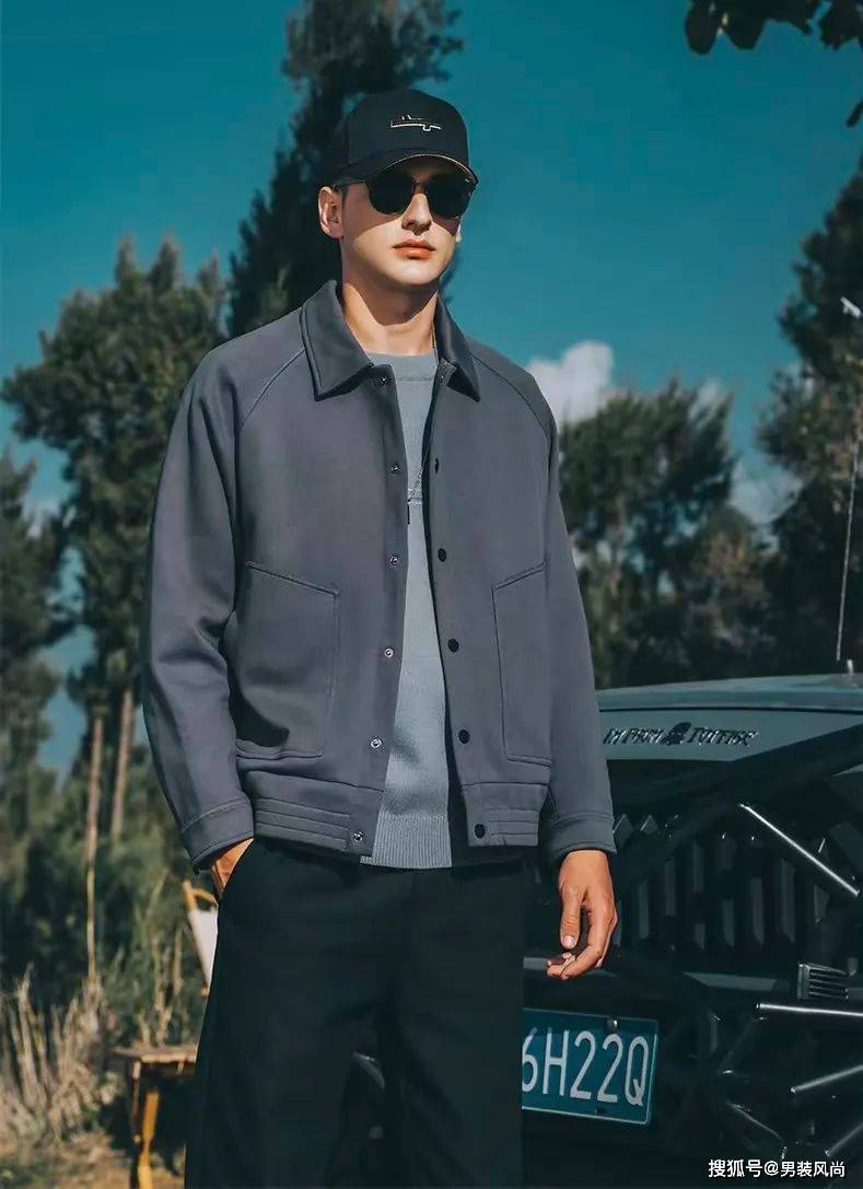 春季男士翻领夹克的多样穿搭方法与搭配技巧