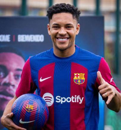 原创诺坎普的桑巴舞者08年后效力巴萨巴西球员大盘点你还记得谁