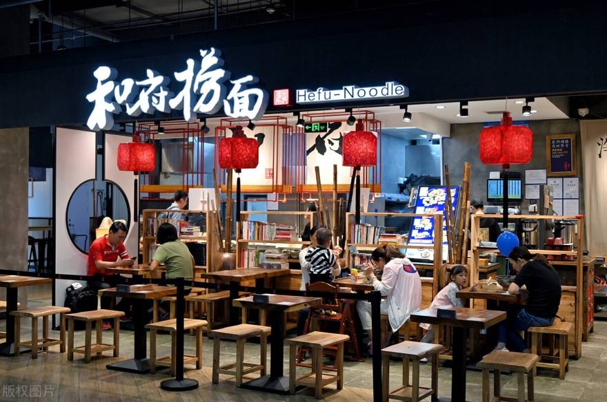 李学林的押宝无疑是成功的,截至2021年6月底,和府捞面在北京,上海