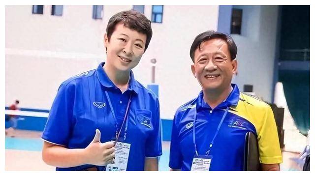 原创冯坤45岁泰国奇迹女神丈夫57岁身材魁梧混血儿子似她