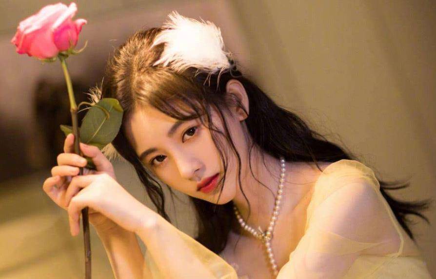 原创鞠婧祎仅有的一次白发经历自以为难看网友表示很女神