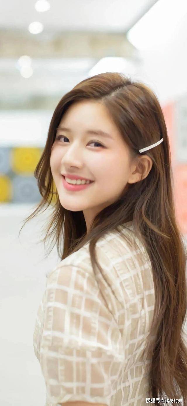 原创这谁顶得住25岁赵露思饱满性感韵味十足