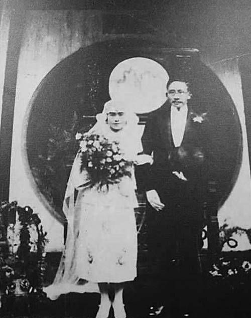 女孩上学暗恋大22岁校长,痴心一片立志独身,33岁终于嫁给他_蔡元培