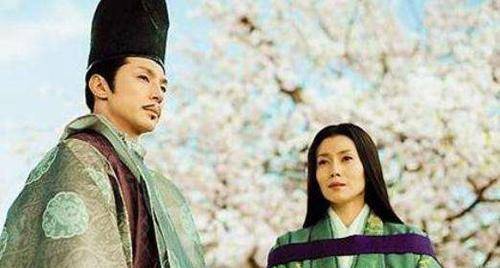 也是天皇历史上最辉煌的"圣代盛世",宇多天皇至村上天皇的四代天皇,与