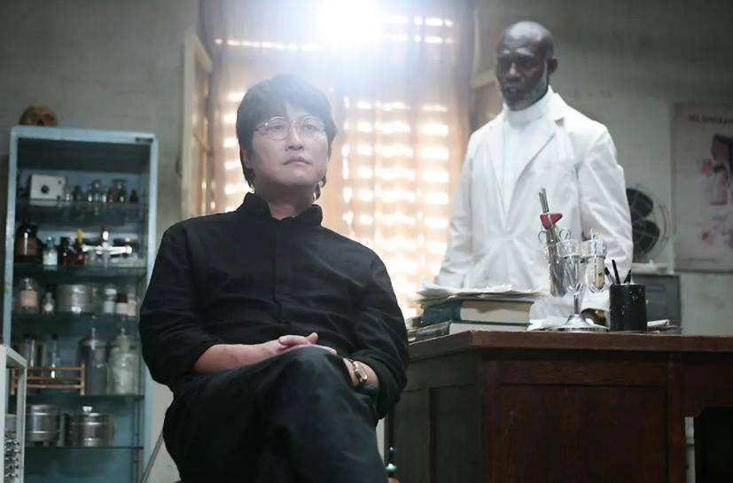 金玉彬唯一一部大尺度牺牲的作品,堪称吸血鬼版《色,戒》_相铉_电影