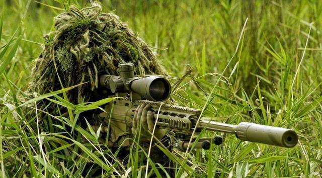 原创在战场上为啥说狙击手先打敌军军官是最傻的行为