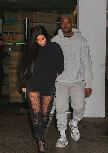 原创金卡戴珊男子老公罕见笑金姐不在身边就放开了宽松衣服太有范