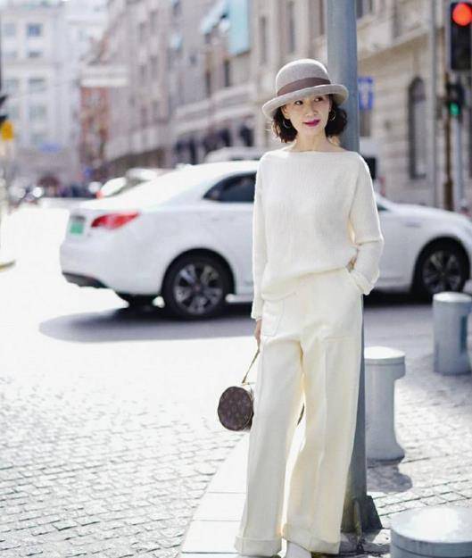 原创成时尚女人应该如何穿搭三木妈妈的极简时尚风老了也可以优雅