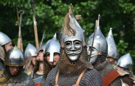 钦查人大多佩戴覆面甲,不过在此战中,钦查人更多是作为游击部队和侧翼