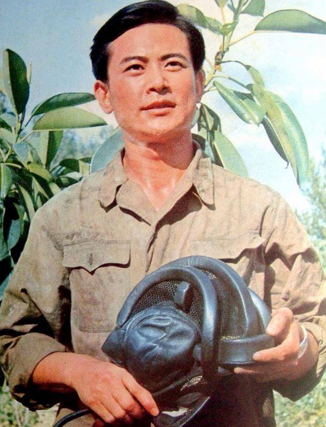 李世玺:原八一厂演员剧团团长,因演雷锋走红,岳母也是位好演员