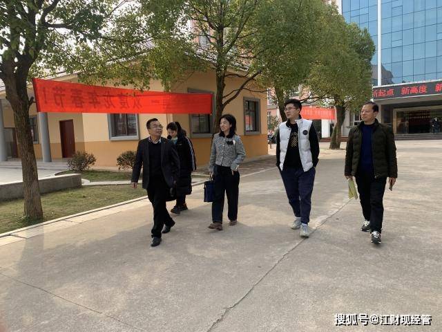 首先,朱晓丽带领外语系一行来到吉安市万安县万安中学和万安实验中学