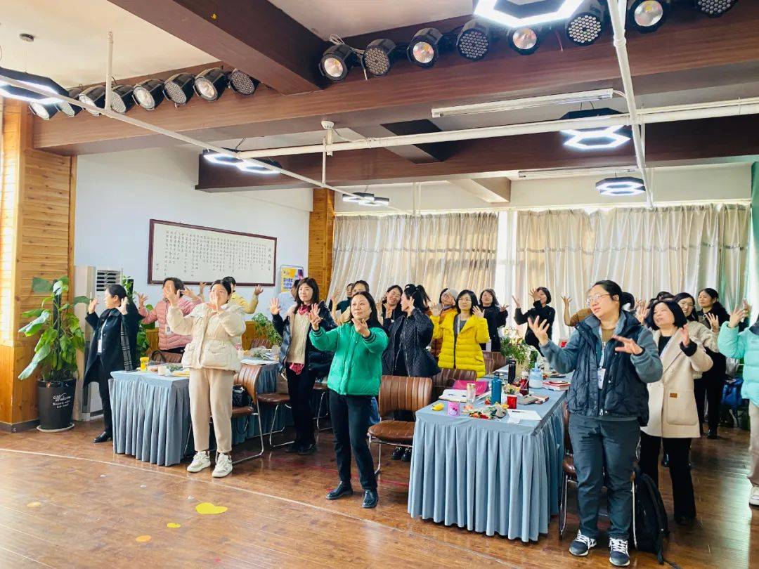 何峰教育2049千人计划第二十四期父母学院圆满结束