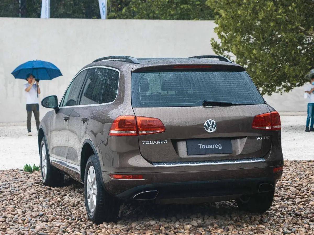 低调豪华suv演变史,大众途锐的20年_搜狐汽车_搜狐网