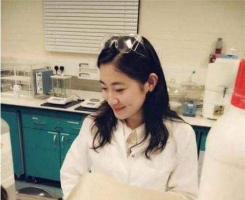 然而谁也没料到,何碧玉选择留在美国从事研究工作,从此销声匿迹,直到