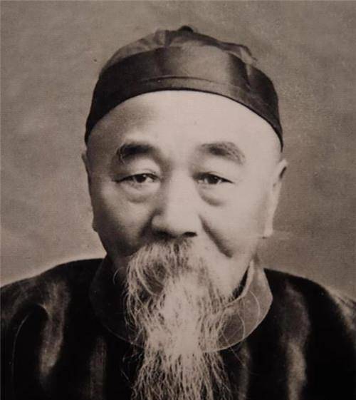 原创哥哥太穷妹妹太丑二人不顾世俗眼光干脆结婚一儿子成近代名人