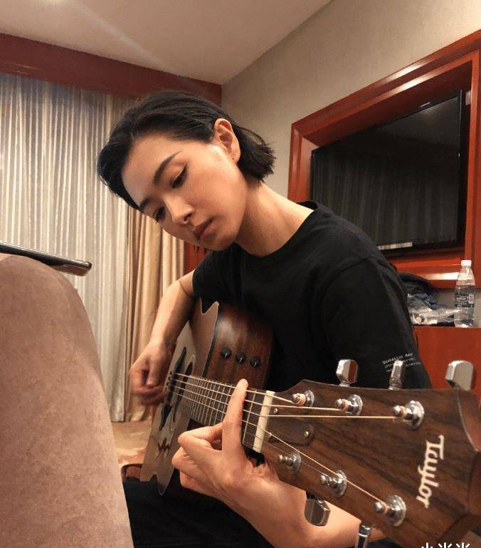 可能很多人都只看到了张雨绮,宁静,黄圣依等人,但是有一个人可能不被