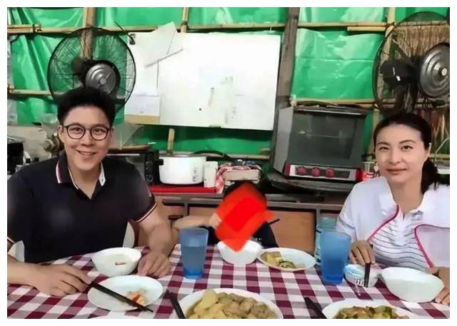 郭晶晶高晒16亿豪宅客厅网友惊呆凌乱如鸡窝