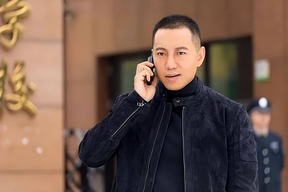 原创谷智鑫34岁拍戏坠马险瘫痪女友不离不弃未办婚礼是遗憾