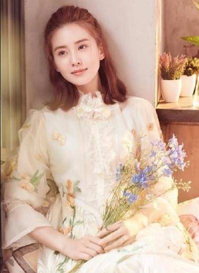 刘诗诗是一位知性美女,气质也特别好,很适合拍古装剧,穿着古装的时候