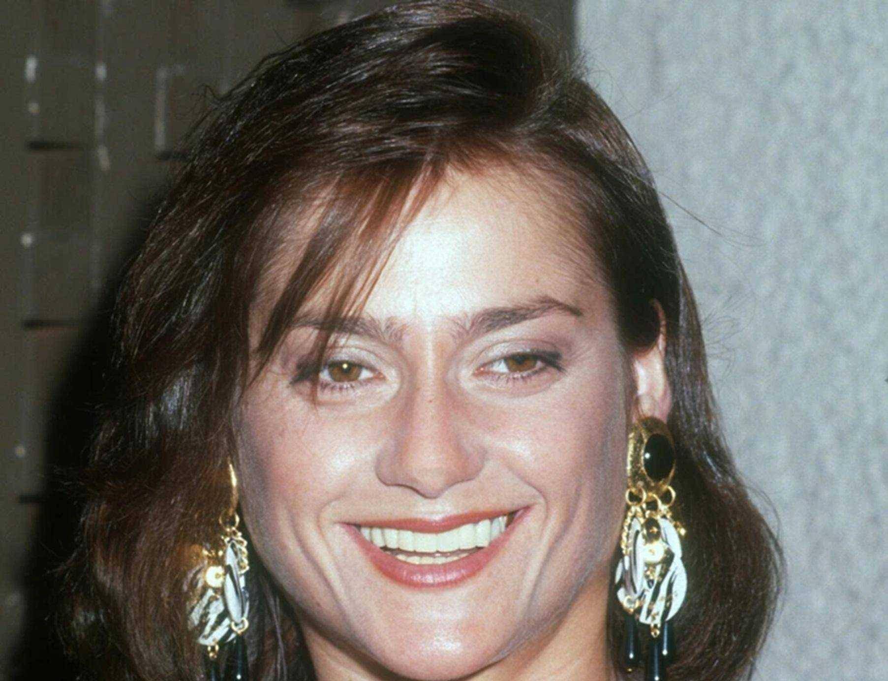 启蒙_贝拉·卡罗利_马内奇