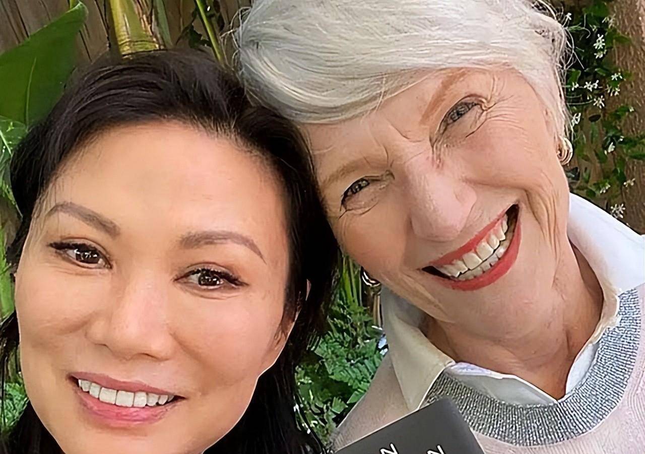 93岁默多克第六次订婚,他的孩子们不喜邓文迪,对准继母非常满意_安娜